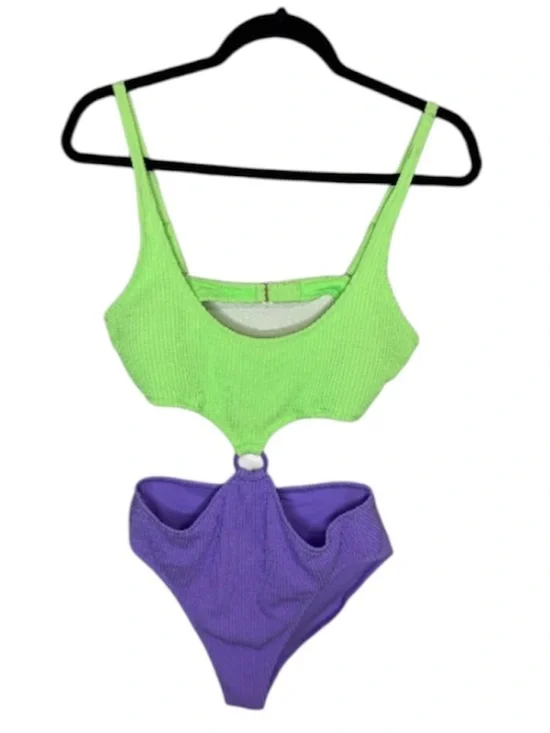 SALT + COVE Colorblocked One-Piece
Monokini Women’s Juniors’ Size XL - Picture 4 of 8